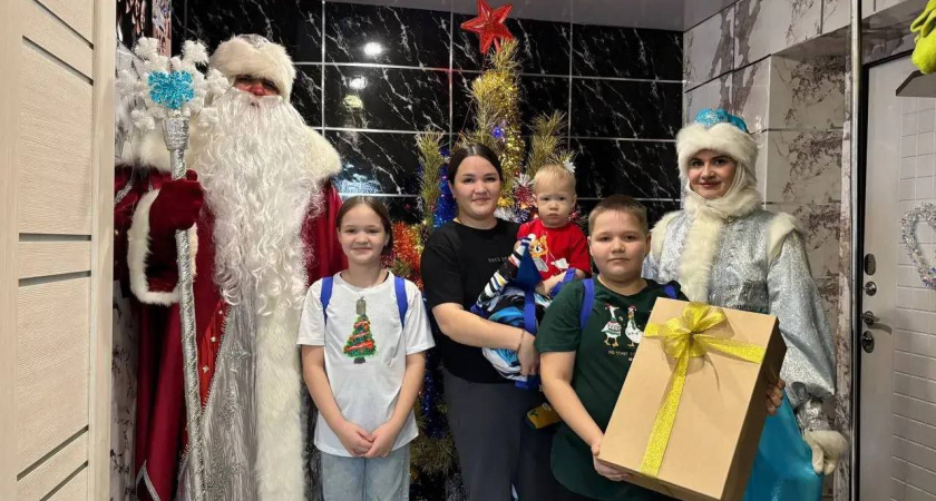 От телескопа до колонки: губернатор Шумков вручил последний новогодний подарок