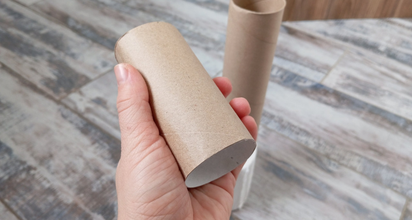 Не спешу выбрасывать втулки от туалетной бумаги и бумажных полотенец: использую их для рассады - подруги блягодарят за идею 