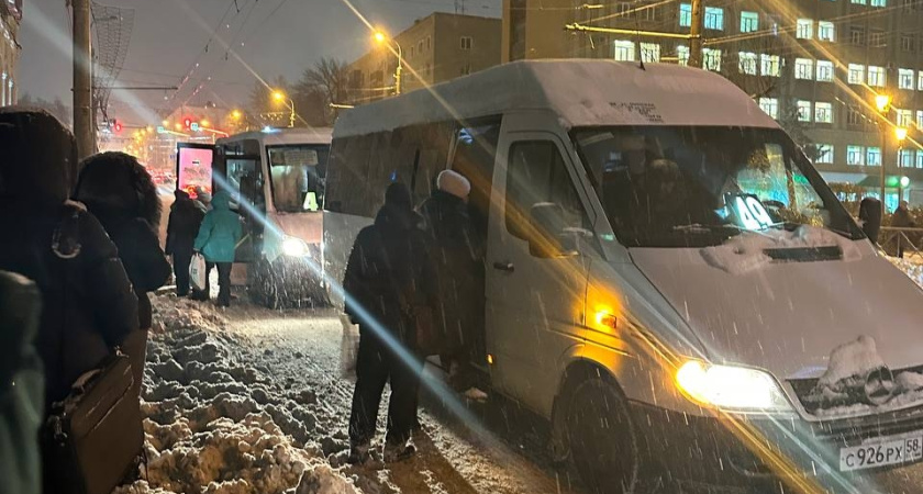 "Двери не закрываются, а ноги к полу примерзают": жители Кургана в ужасе от маршрута №14