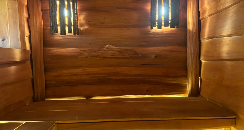 Больше не мучаюсь с чисткой вагонки в бане: разузнал способ высветлить и восстановить потемневшее дерево - стены и потолок краше новых