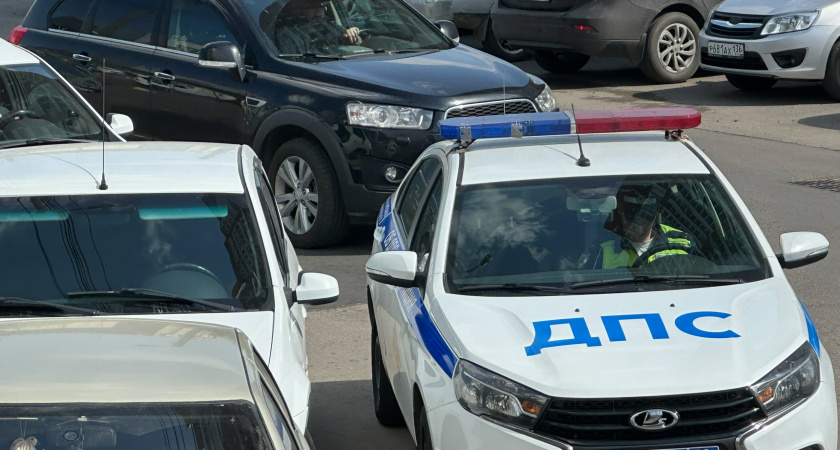 В Кургане автомобиль сбил школьника на перекрестке