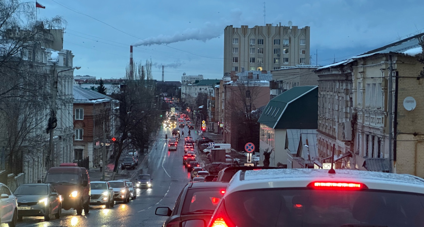 Верховный суд четко ответил: грозит ли водителю лишение прав за объезд выбоины по "встречке"