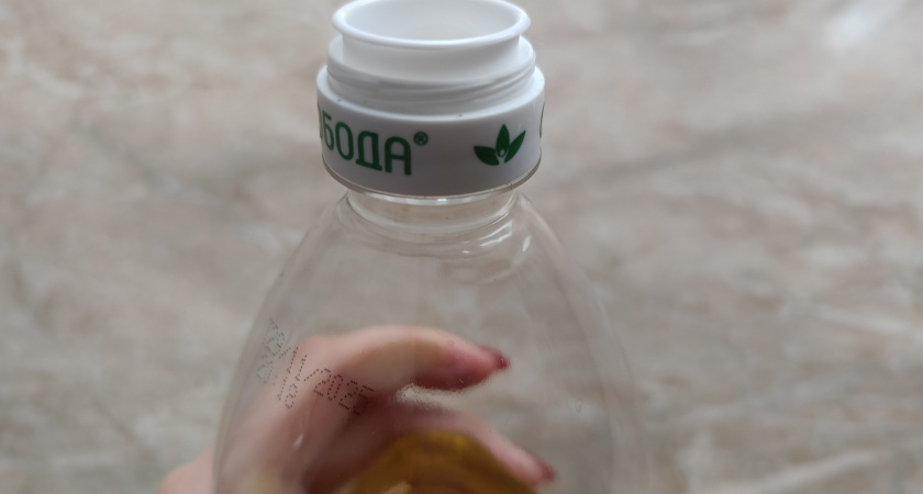 Всю жизнь использовала растительное масло и не знала: прорези в горлышке сделаны не просто так - теперь не нарадуюсь этому открытию