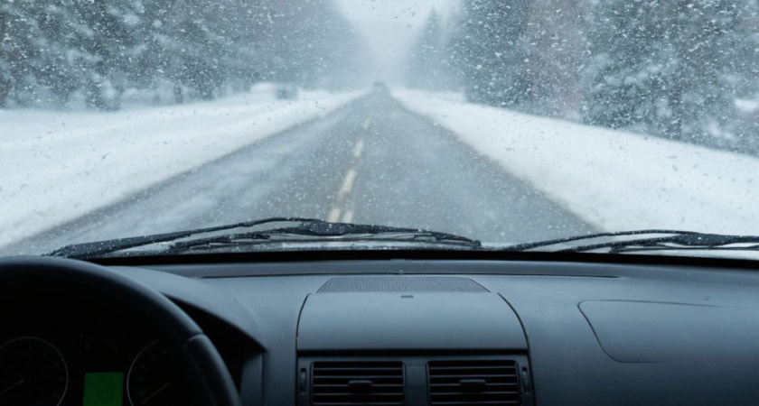 Что делать, если «незамерзайка» замёрзла: лайфхак от чемпиона по авторалли, чтобы стеклоочиститель заработал за 2 минуты