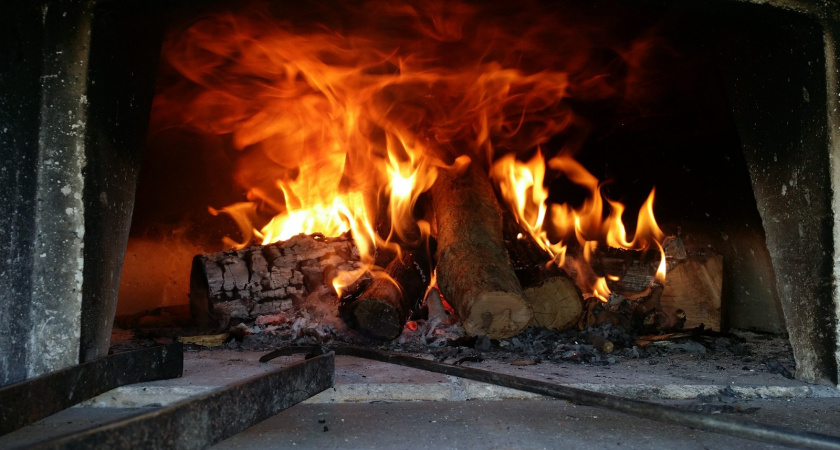 Сделал из трубы вечное полено: дров уходит вдвое меньше - простое устройство заменило целую поленницу