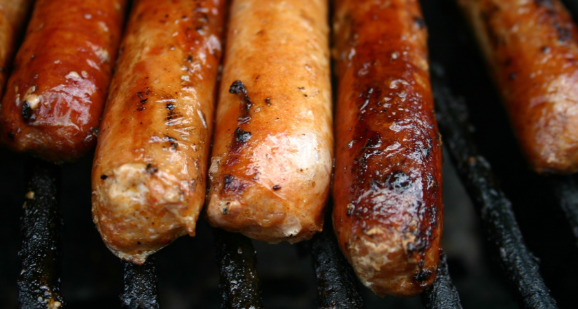 За час готовлю «окорочковую» колбасу дома — про магазинную даже не вспоминаю: просто, вкусно и без лишних добавок