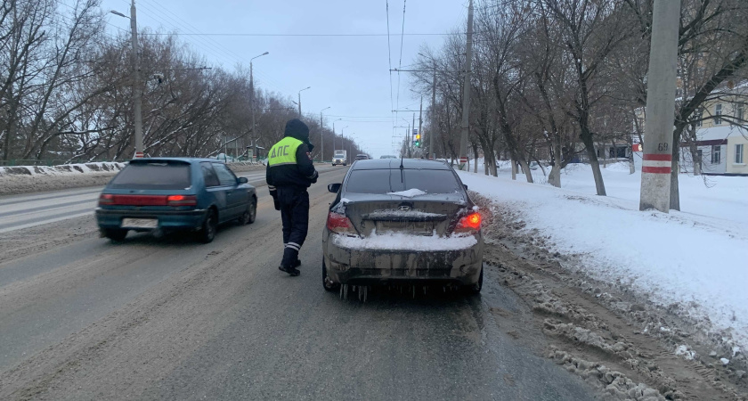 Если инспектор ДПС требует открыть капот для сверки агрегатов: что делать водителю - подвох может быть в этом