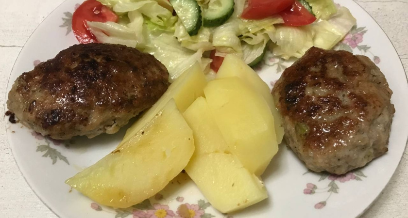 Взяла котлеты из индейки со сливками от ИндиЛайт и приготовила: сразу же оценила состав и вкус - настоящий клад для ленивых хозяек