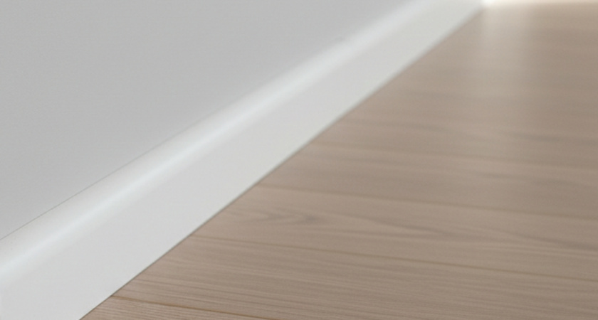 Больше никакой пыли: 2 причины, почему мы не делаем дома плинтусы и вам не советуем