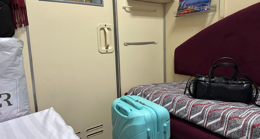 Когда в поезде нужно собирать белье и относить проводнику: подробное объяснение для пассажиров РЖД 