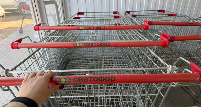 Светофор пока держит цены: урвала себе литую сковороду с гранитным покрытием за 869 руб - и еще присмотрела много интересностей 