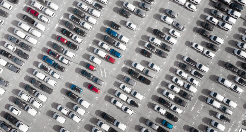 В США смеются над русской манерой парковаться задом, а зря: почему наш способ — это высший пилотаж, а их — рискованная халтура