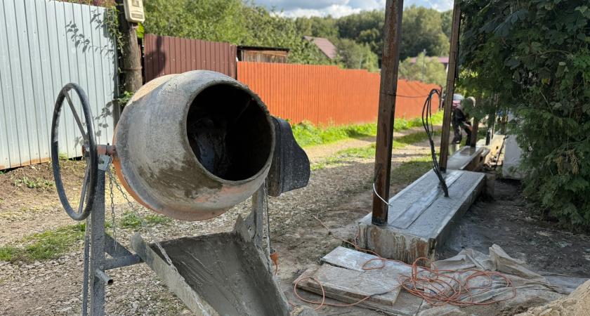 Замешиваю бетон по советской технике: секретная добавка продлевает срок службы на десятки лет вековой "сцепкой"