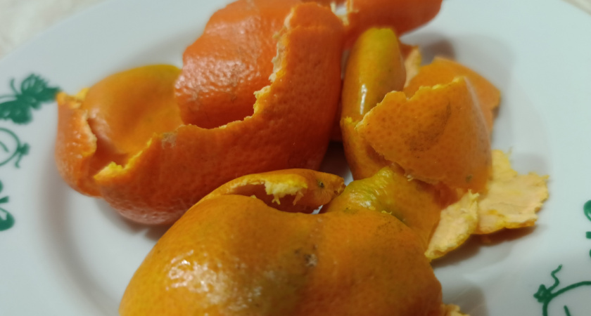 Мандарировые корки запасаю всю зиму: использую круглый год 2 методами - не понимаю, почему раньше не догадался