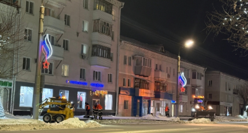 Более 130 машин в две смены: в Кургане вывезено уже 160 тысяч тонн снега