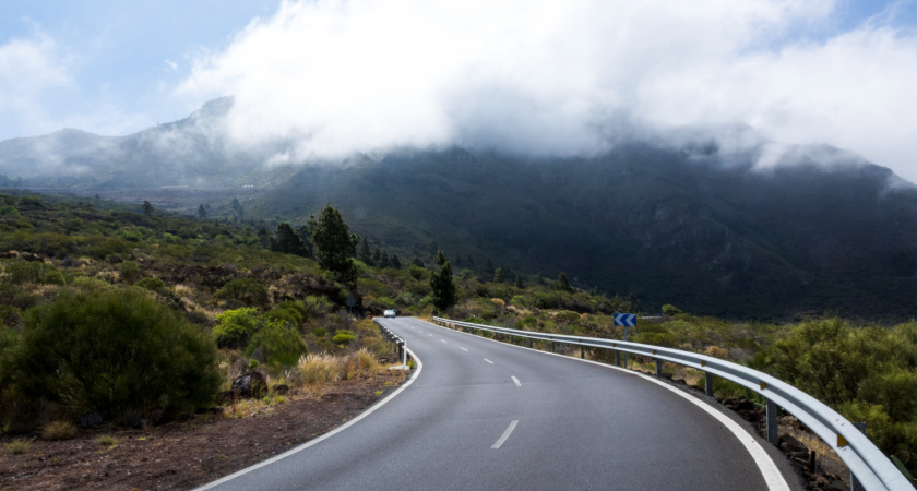 Через сколько метров начнутся повороты? Коварный вопрос из ПДД про знаки, где ошибается каждый второй