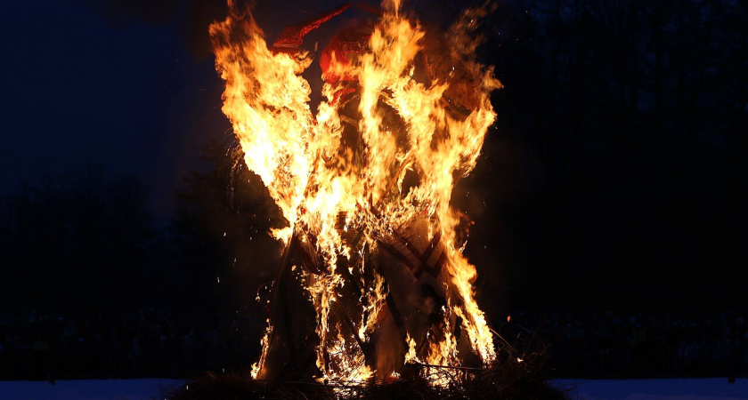 Боялись смотреть ей в глаза: почему славяне никогда не рисовали лицо чучелу на Масленицу