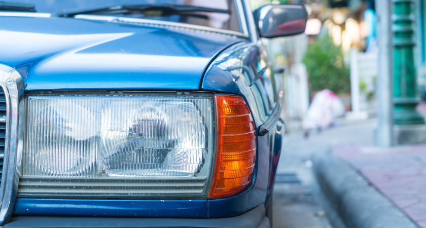 Паркуюсь как «профи» за 5 см до бордюра: секретный лайфхак с зеркалом, который бережёт бампер и нервы