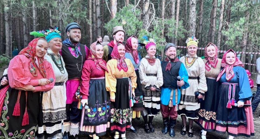 Курганский ансамбль "Цветень" выступит на большой сцене с Пелагеей в Москве