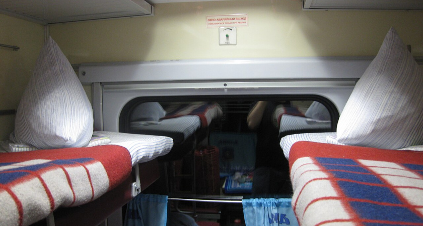 Соседи не разрешили поесть на нижней полке — не стала спорить, но отомстила по-полной: 5 диких историй о поездке по РЖД