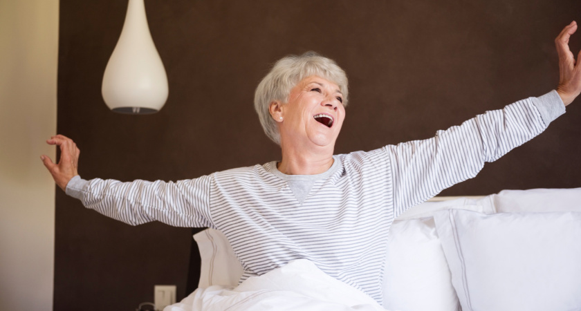 Самая большая утренняя глупость после 60: что категорически нелья делать после сна — но делают почти все