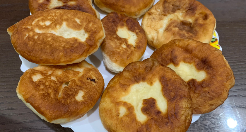 Жареные пирожки "Деревенские" — вкуснятина на скорую руку: тесто хранится до 3 дней — жарьте, когда удобно
