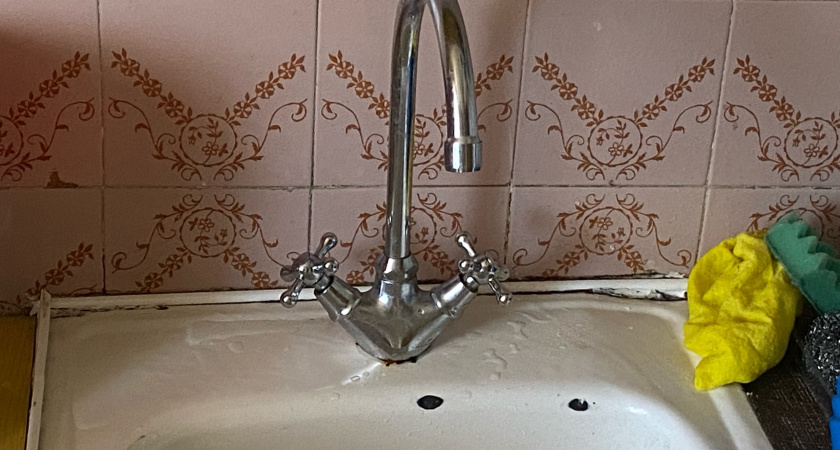 В Кургане из-за аварии без воды остались Локомотивный и детский сад