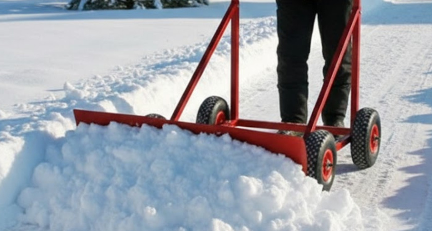 Больше не срываю спину: нашёл 5 гениальных штук для уборки снега — теперь чищу двор в 3 раза быстрее