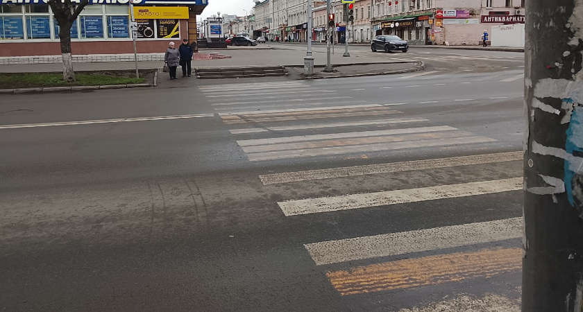 Шаг на «зебру» не аргумент: Верховный суд объяснил, когда водитель должен уступить дорогу пешеходу