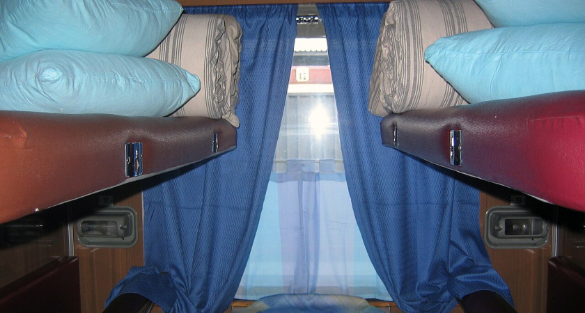 «Ваша полка верхняя — вот и сидите там»: как проучить обнаглевших попутчиков, которые не пускают на нижнюю полку в поезде