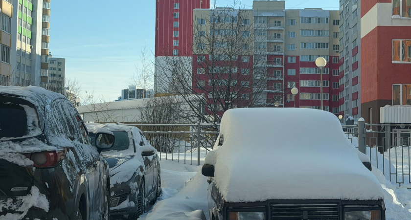 "Ни пройти, ни проехать": курганцы жалуются на уборку снега в городе