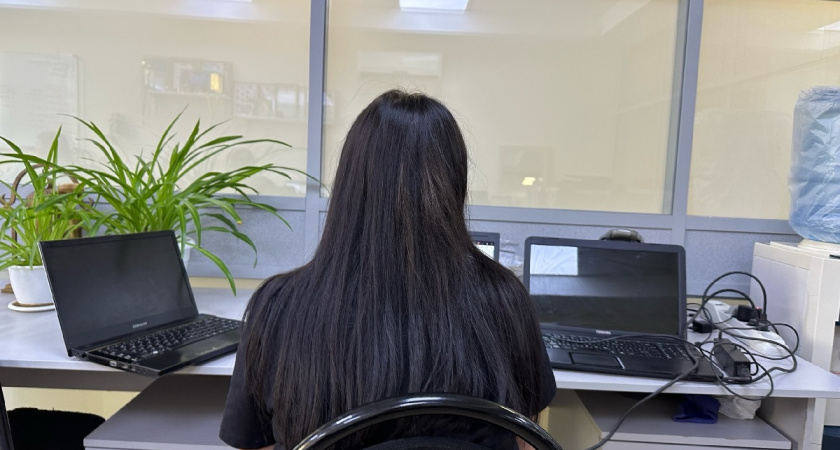 Запретили носить джинсы - спустя 4 дня бежала с зарплаты 150 тысяч рублей: история зумера про увольнение