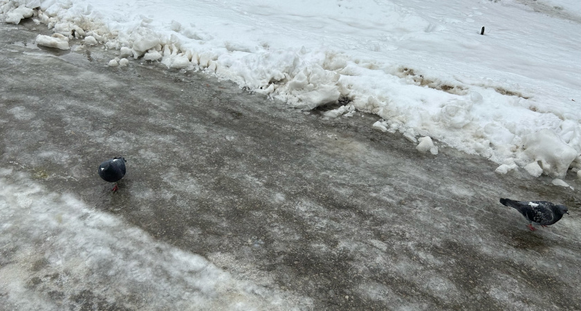 Нацепила дешевскую ленту на подошву — и сапоги не скользят: хоть в гололед бегай — не грохнешься