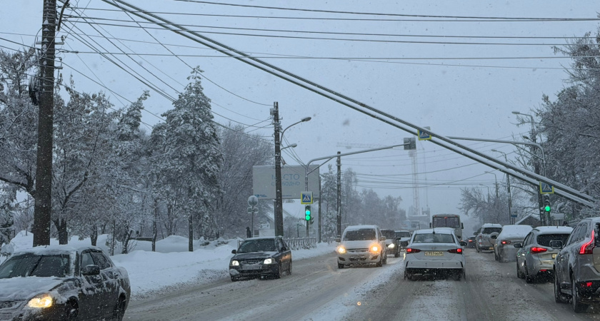 Инспектор ГАИ ответил, что делать, если за стоп-линию заехали, а красный уже загорелся