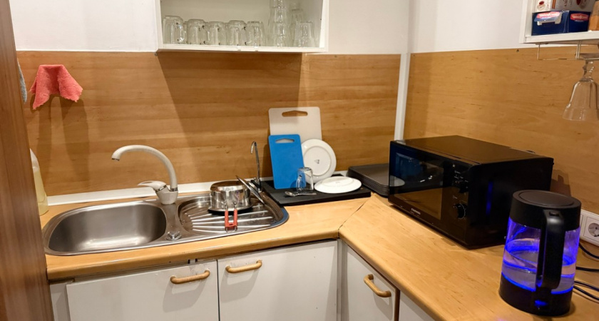 Сделал "фартук" на кухне по модному тренду: новый способ укладки плитки - выглядит богато и моется легко