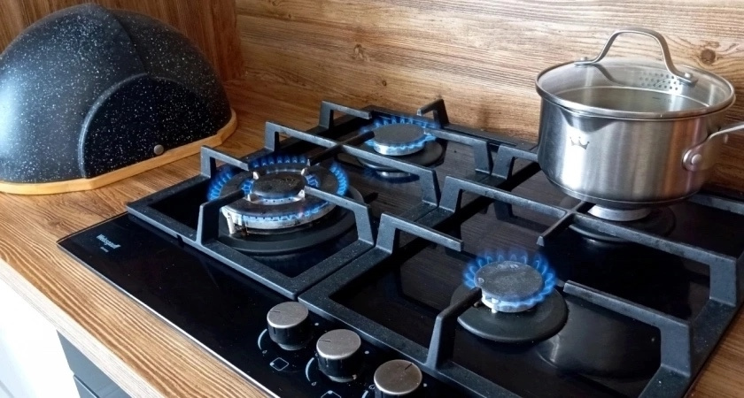 Курганскому пенсионеру предъявили долг на сто тысяч рублей из-за неисправного счётчика газа