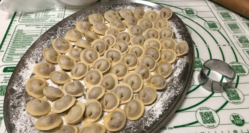 Зачем в пельмени при варке нужно заливать 1 стакан холодной воды — запомните раз и на всю жизнь