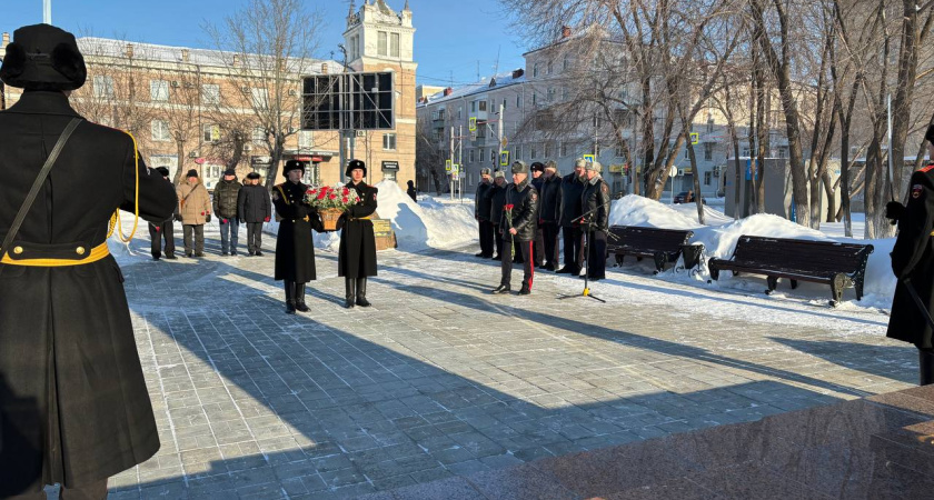 В Кургане почтили память погибших полицейских в День защитника Отечества