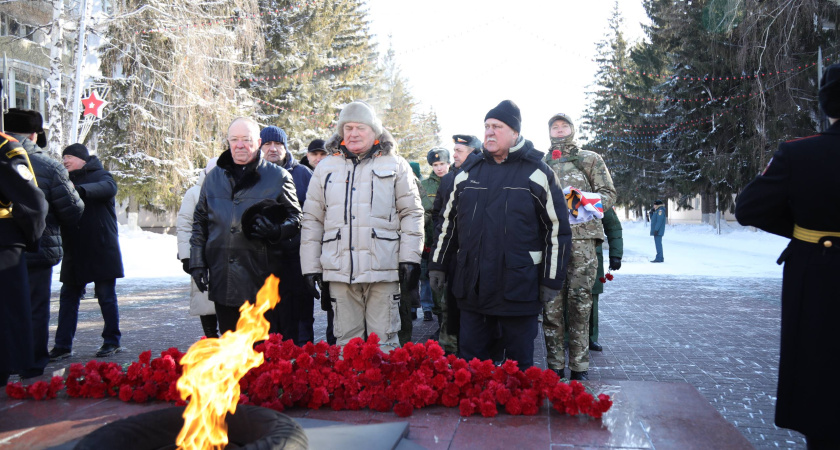 Торжественная церемония у Вечного огня прошла в Кургане 23 февраля февраля