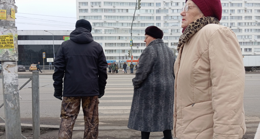 Шаг на «зебру» больше не аргумент: Верховный суд объяснил, когда водитель обязан уступить дорогу пешеходу