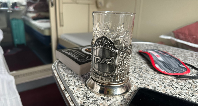 Купила билет в СВ, вдруг заходит пара из плацкартного вагона с просьбой поменяться: четкий алгоритм действий проводницы - запомните её слова