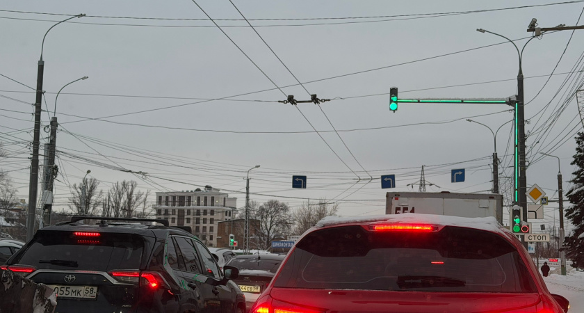 В центре Кургана меняют работу светофора