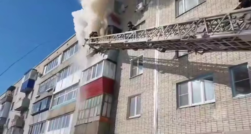 Пожар в жилом доме Кургана: женщина выпрыгнула из окна