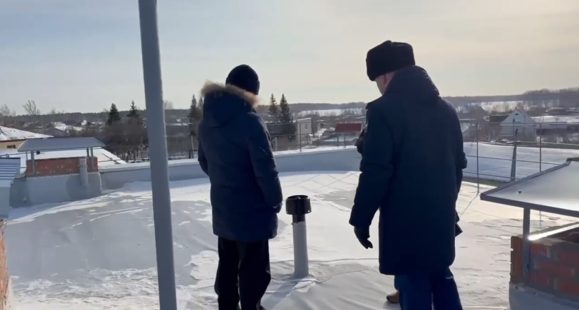 Прокуратура вмешалась, чтобы отремонтировать крышу дома семье участника СВО из Курганской области