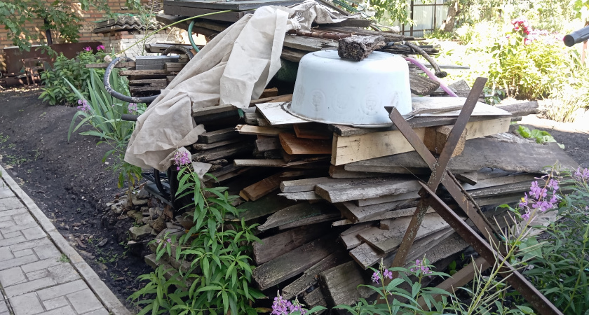 Почему хитрые северяне используют в топке мокрые дрова вместо сухих: простой способ получить мягкий и долгий пар - и логика в этом есть