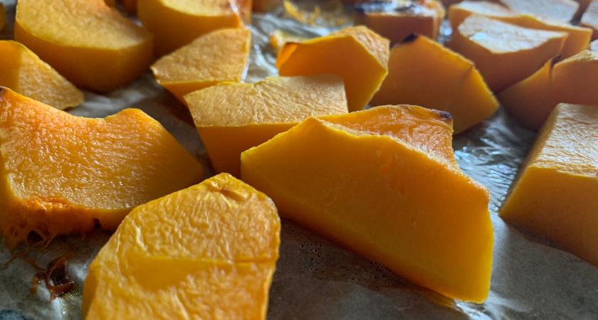 Из года в год в Великий пост готовлю это блюдо: согревающий тыквенный крем-суп с семечками- на душе сразу солнце и благодать