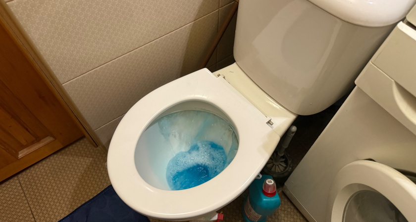 "Глаза от вони щиплет": жители улицы Пушкина в Кургане страдают от зловония в своих квартирах