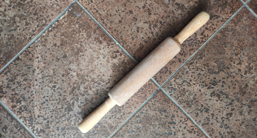 Пускаю в ход втулку и скалку и делаю валик: покраска стен круче дизайнерской — красится быстрее и я не устал