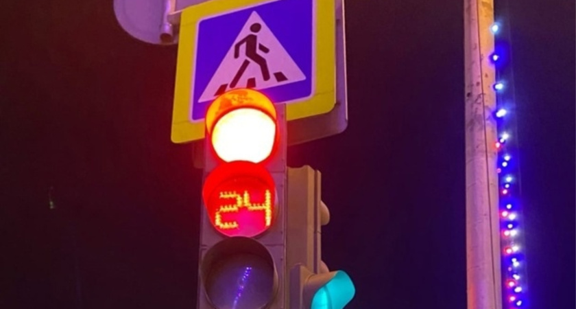 Некорректно работающие светофоры на перекрестке "Бажова - Невежина" запутали курганцев