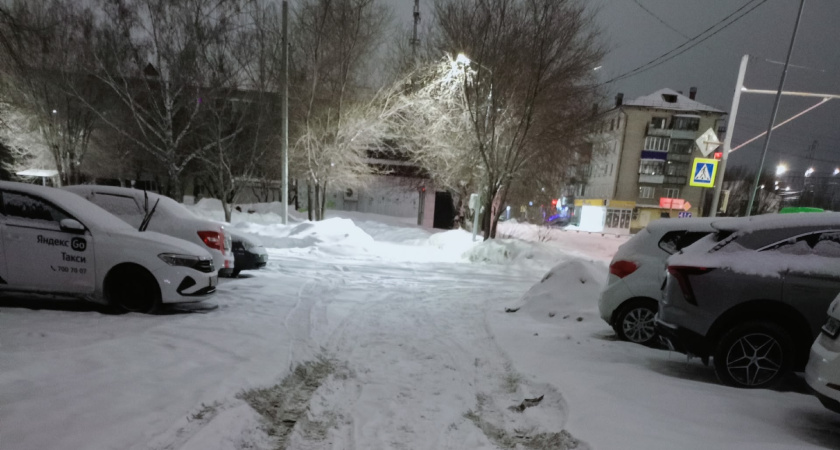 "За всю зиму ни разу не чистили": жители улицы Станционной в Кургане возмущены уборкой снега